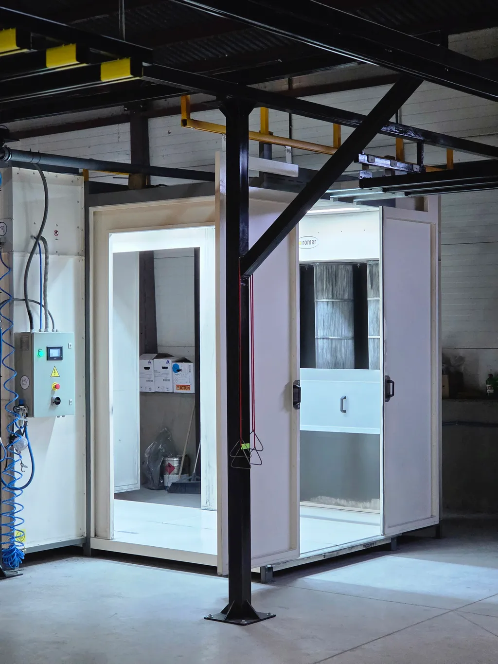Práškovacia kabína s elektrostatickým nanášaním 1