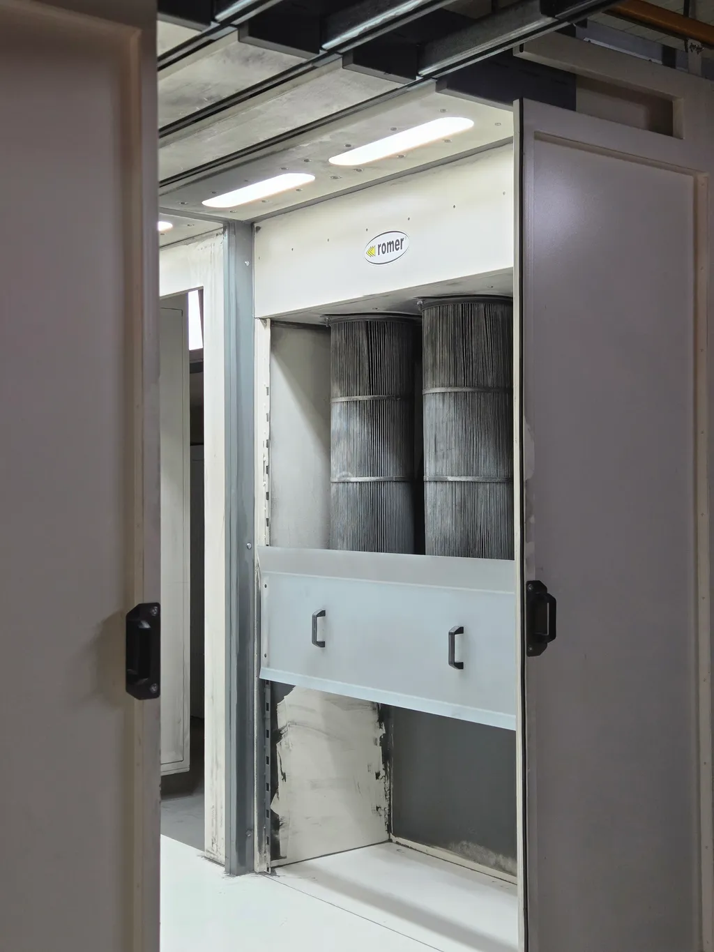 Práškovacia kabína s elektrostatickým nanášaním 5
